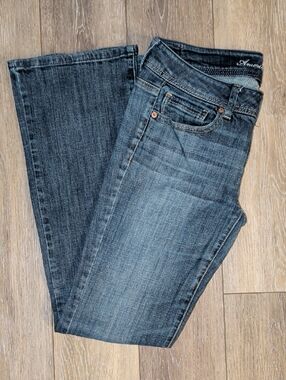 American Eagle Outfitters Women's Medium-Dark Wash Original Bootcut Jeans